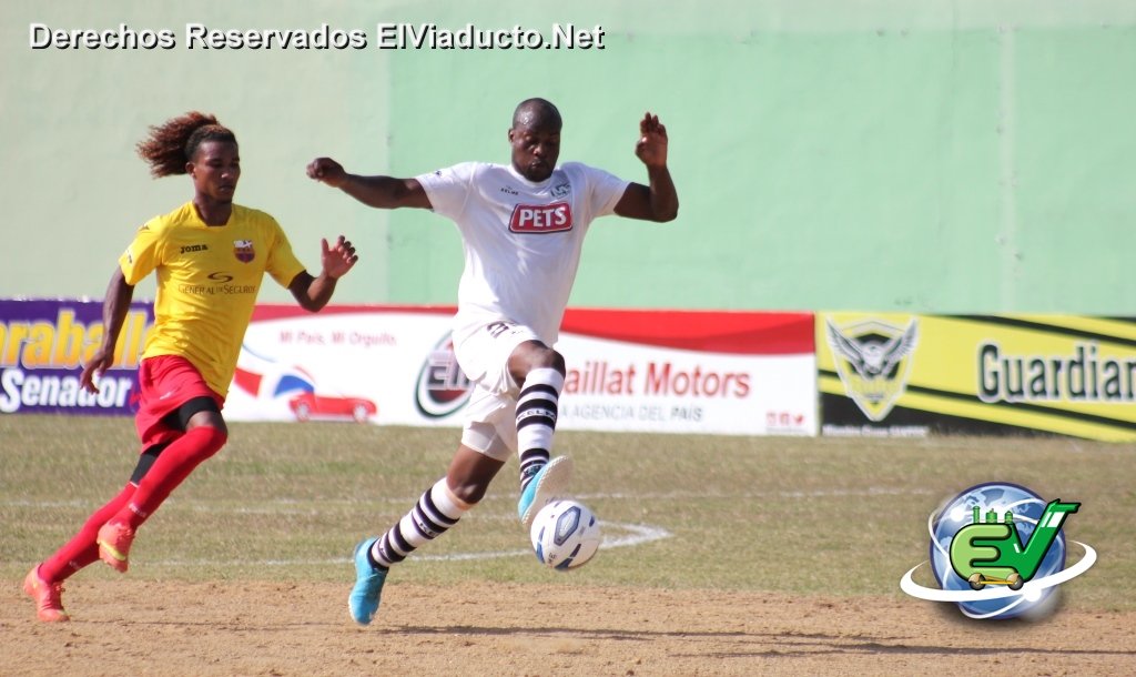 Acción del juego Moca FC vs Barcelona Atlético FC